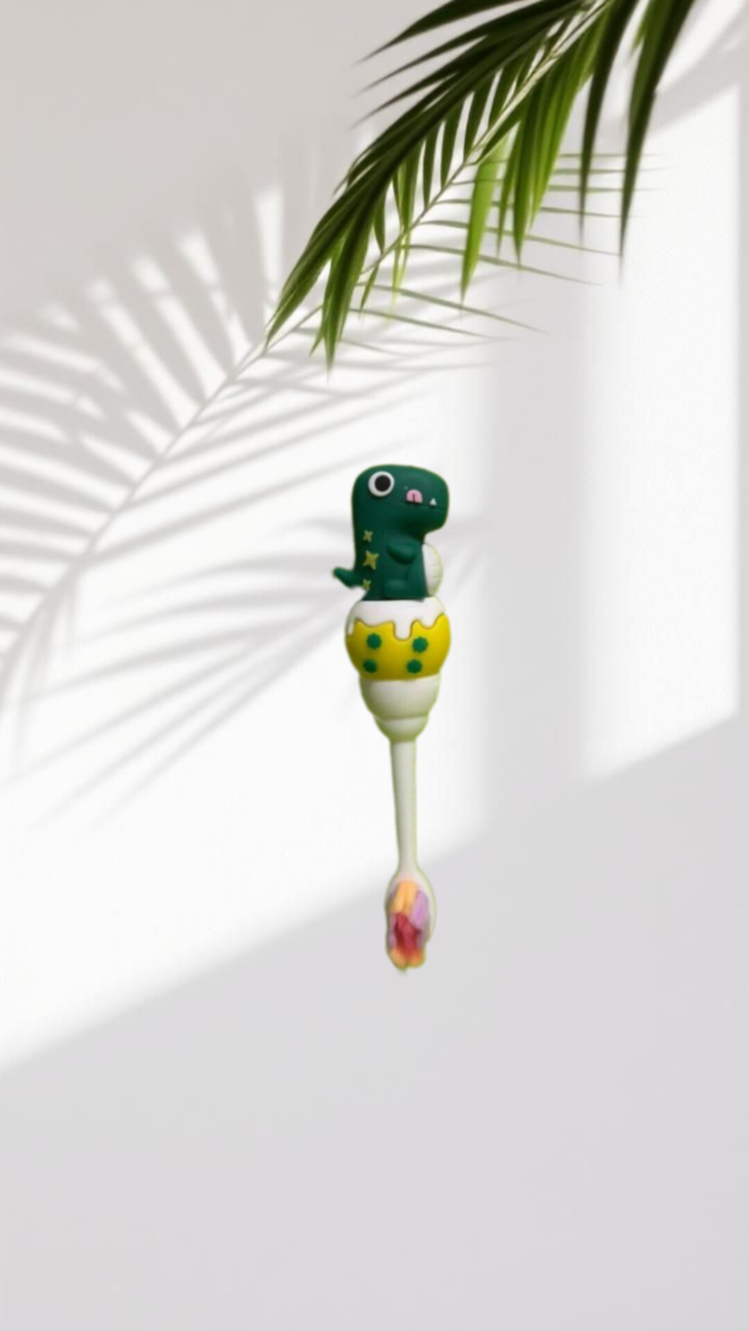 مسواک کارتنی بچه گانه طرح دایناسور سبز/زرد